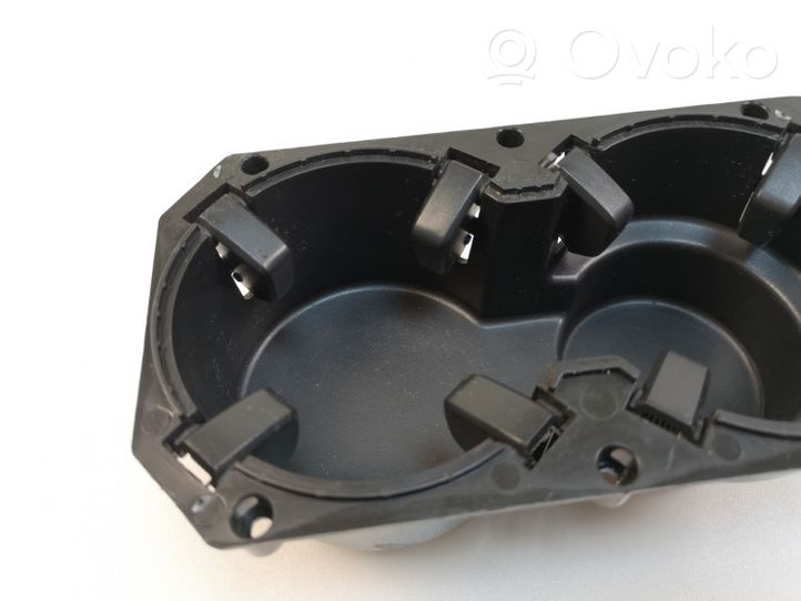 Chevrolet Captiva Cup holder front 