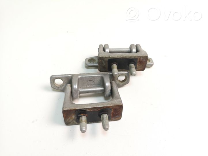 KIA Carnival Tailgate/trunk/boot hinge 