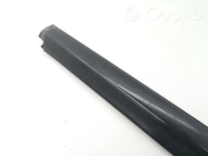 KIA Sorento Front door glass trim molding 