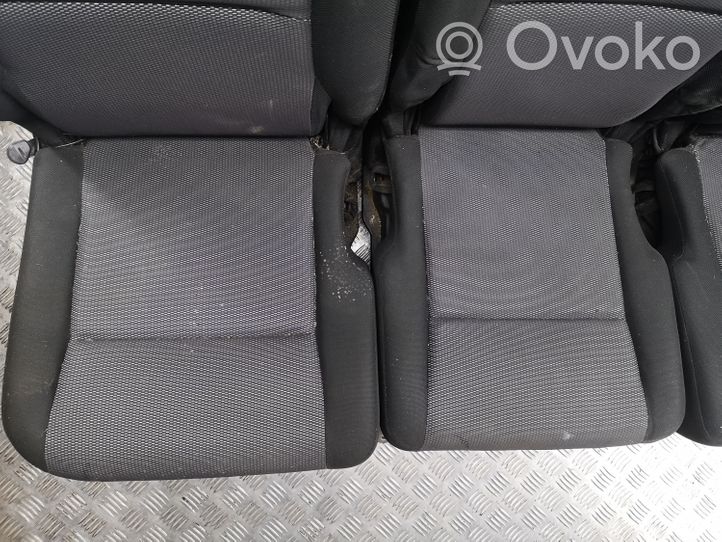 Toyota Corolla Verso AR10 Salono komplektas 