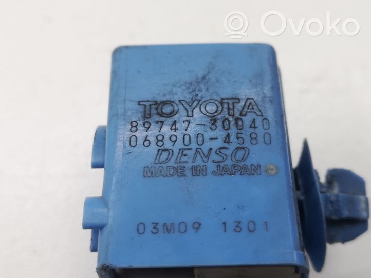 Toyota Prius (XW30) Keskuslukituksen rele 8974730040