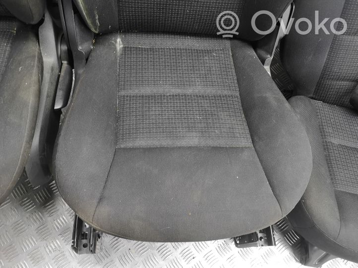 Mercedes-Benz B W245 Set interni 