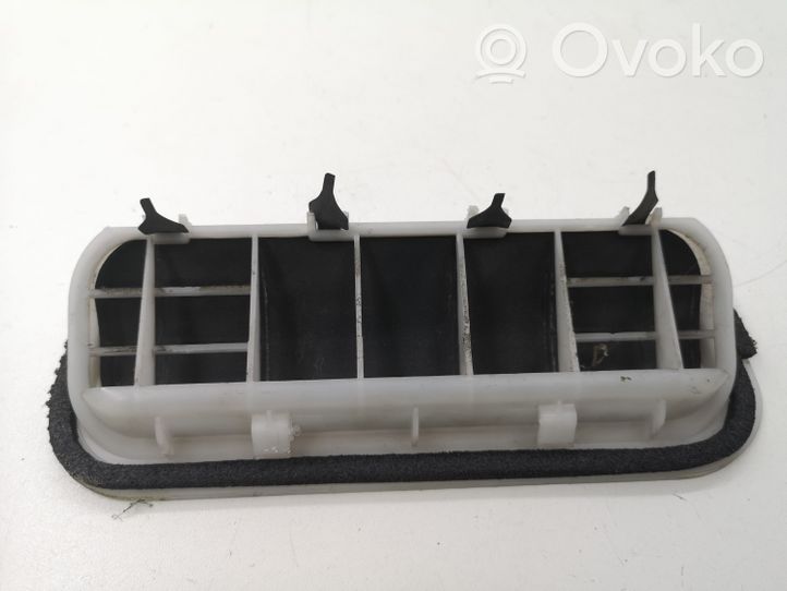 Toyota Avensis T270 Quarter panel pressure vent 