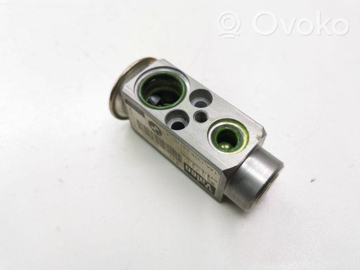 BMW 5 E39 Air conditioning (A/C) expansion valve 8371459