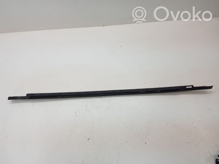 Citroen C4 Grand Picasso Moulure de vitre de la porte avant 9677299880