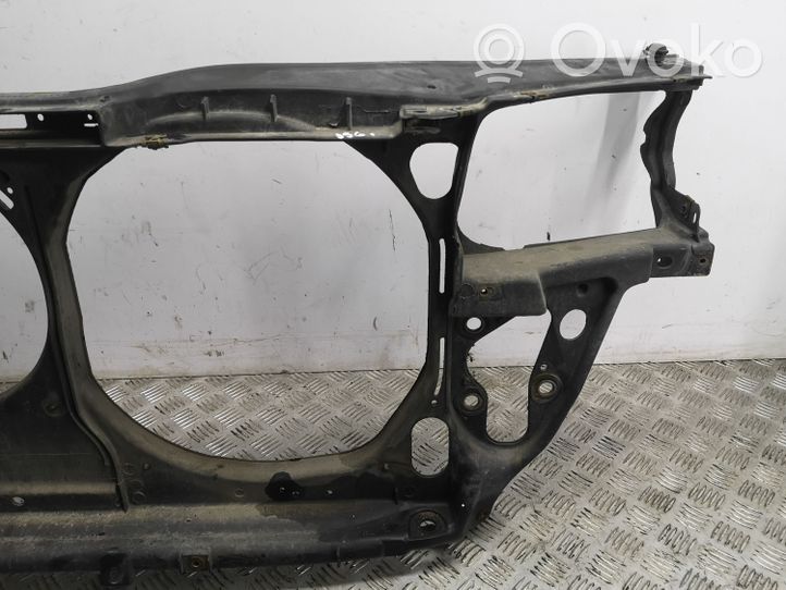 Volkswagen PASSAT B5 Support de radiateur sur cadre face avant 