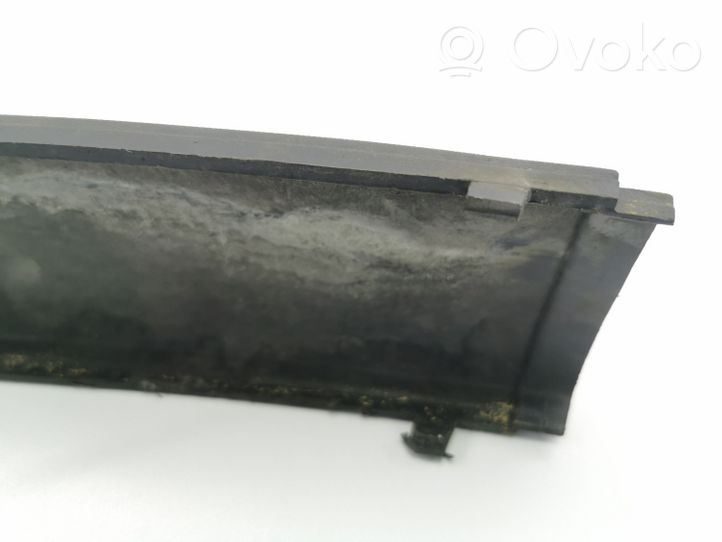 Volkswagen PASSAT B5 Modanatura separatore del paraurti anteriore 3B0807718