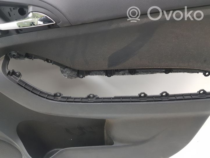 Chevrolet Orlando Rivestimento del pannello della portiera anteriore 95191140
