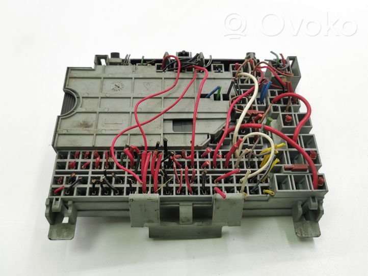 Opel Vectra B Module de fusibles 90505470