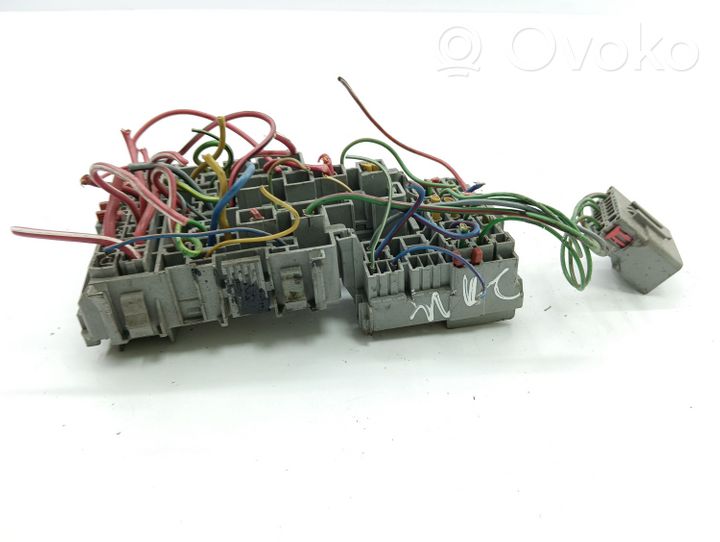 Volvo V70 Module de fusibles 8690698