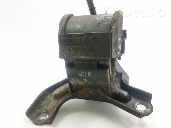 KIA Sportage Supporto della scatola del cambio 218142E400