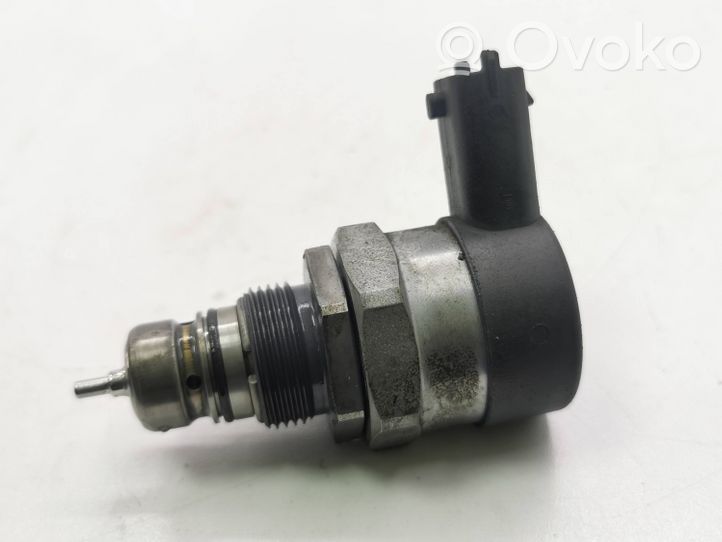 Honda CR-V Regulator ciśnienia paliwa 0281002966