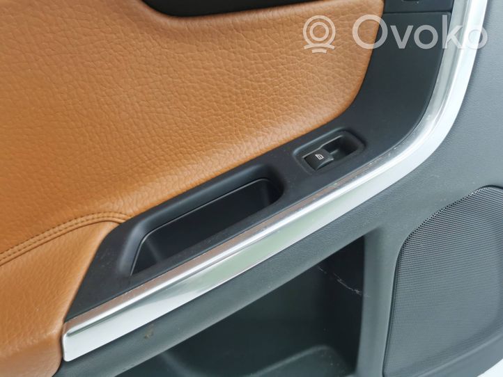 Volvo V60 Moldura del tarjetero de la puerta trasera 8635872