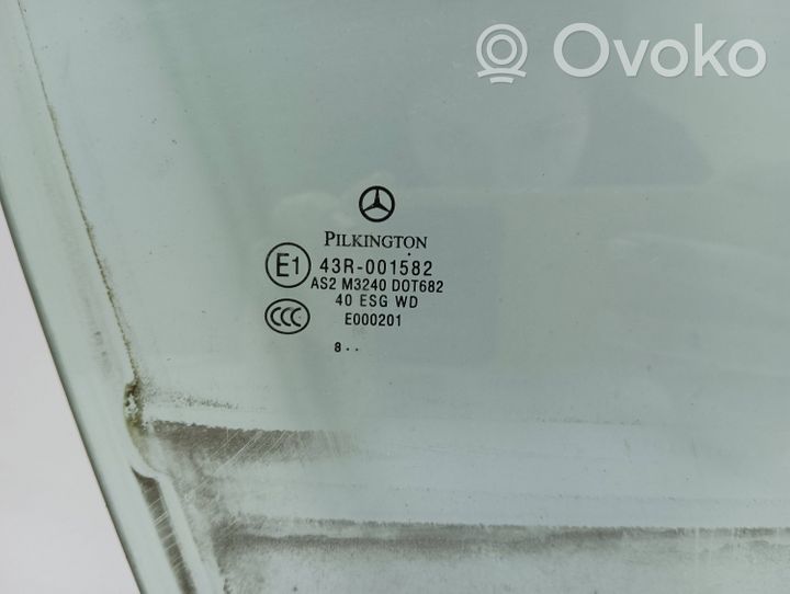 Mercedes-Benz C W204 priekšējo durvju stikls (četrdurvju mašīnai) E143R001582
