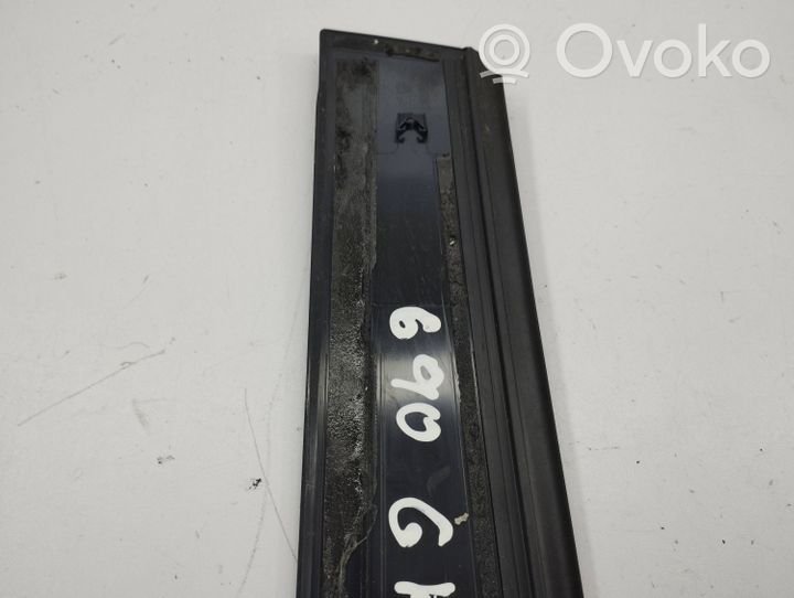 Toyota RAV 4 (XA40) Rivestimento modanatura del vetro della portiera posteriore 75076