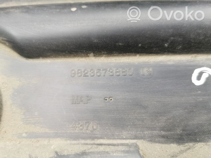 Opel Mokka B Alustan takasuoja välipohja 9823573880