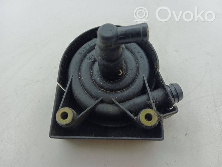 Mercedes-Benz CLK A208 C208 Odpowietrznik / Separator oleju A1110180334