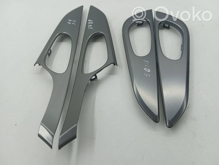 Nissan Qashqai Set di rivestimento del pannello della portiera 80682HV51A