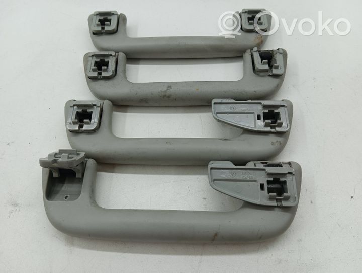 Toyota Avensis T270 Un set di maniglie per il soffitto 