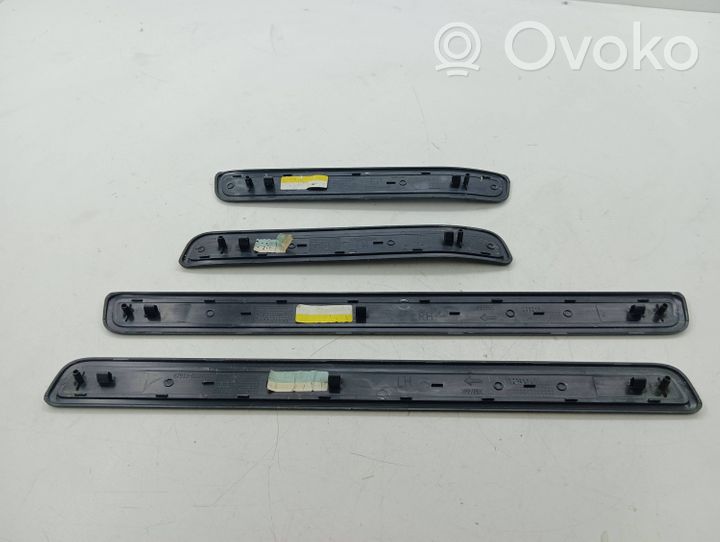 Toyota Avensis T270 Garniture de protection de seuil intérieur 6791505040