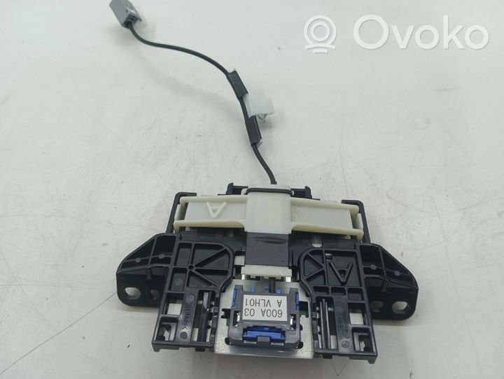 Lexus NX Pystyantennivahvistin 8614778010