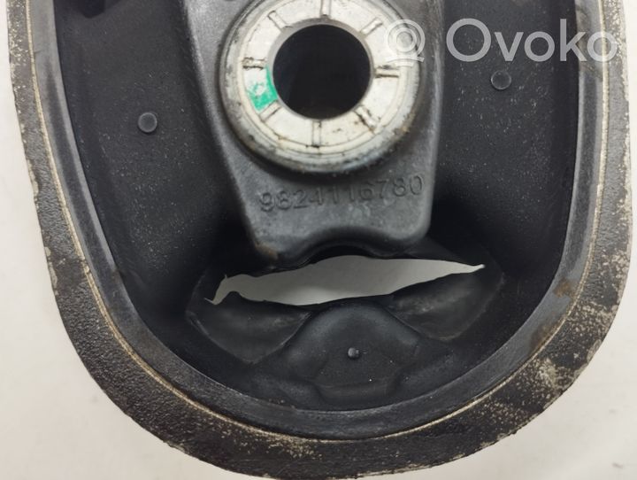 Opel Mokka B Supporto di montaggio del motore 9824116780