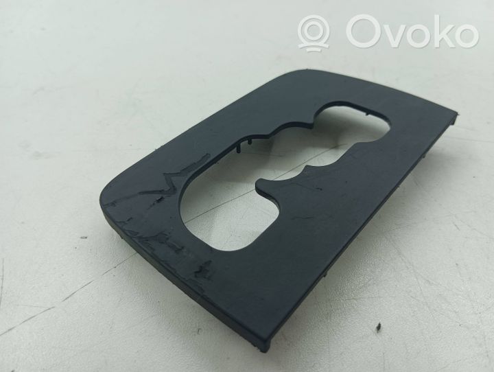 Mercedes-Benz B W245 Rivestimento in plastica cornice della leva del cambio 60920627