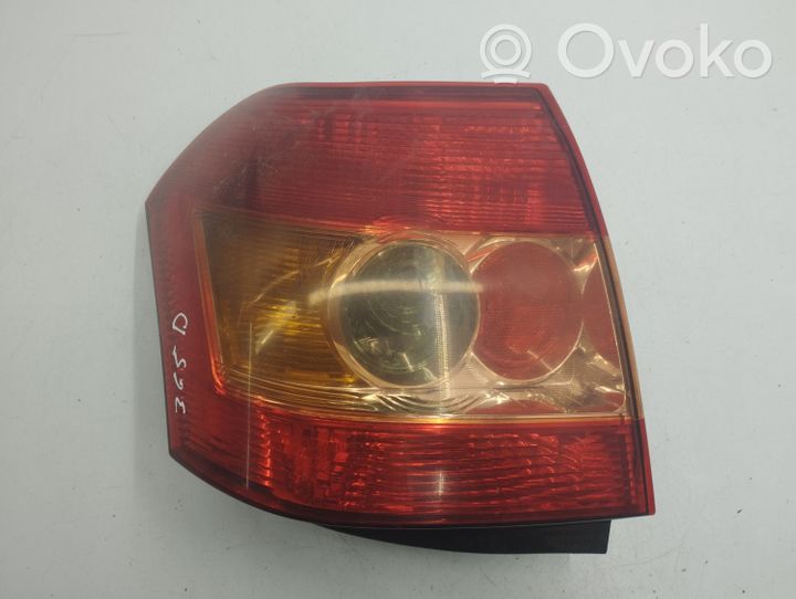 Toyota Corolla E120 E130 Lampa tylna 8155002301