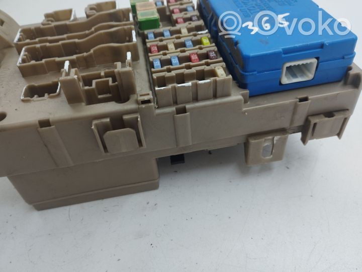 Toyota Corolla E120 E130 Module de fusibles 8264102040