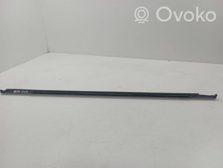 Porsche Cayenne (92A) Rivestimento modanatura del vetro della portiera posteriore 