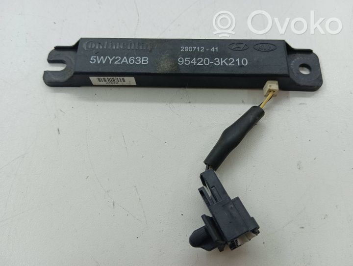 Hyundai ix35 Antenos stiprintuvas 954203K210