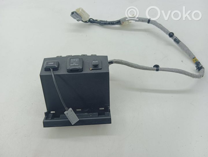 Honda CR-V USB-pistokeliitin 83410T0AK210M1