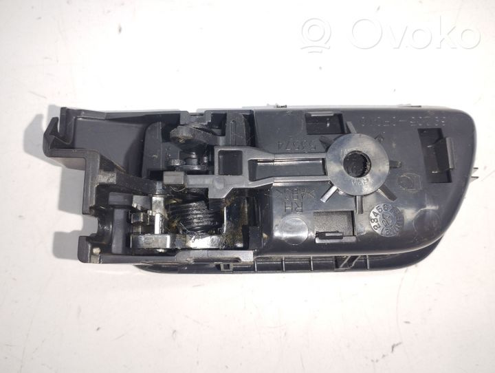 Toyota Corolla Verso AR10 Maniglia interna per portiera anteriore 692050F010