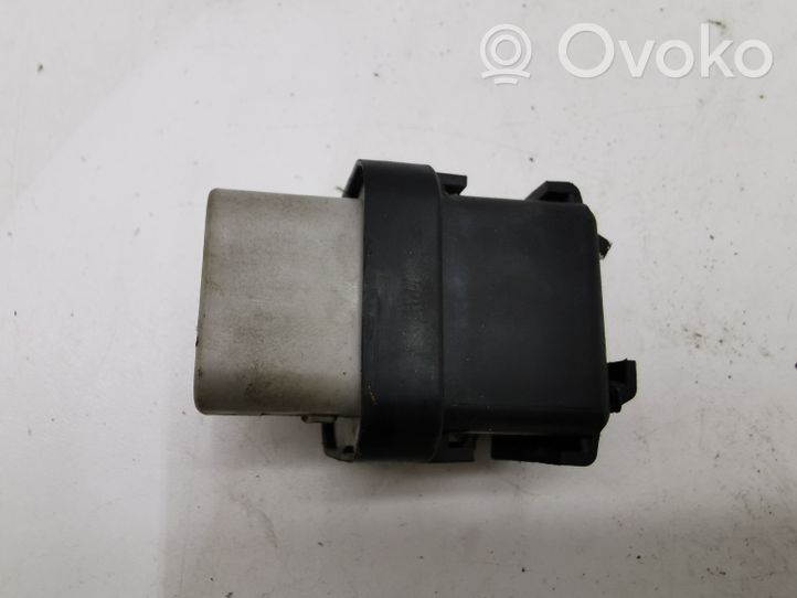 Toyota Corolla Verso AR10 Hehkutulpan esikuumennuksen rele 2861067010