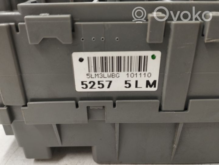 Honda CR-V Fuse module 52575LM