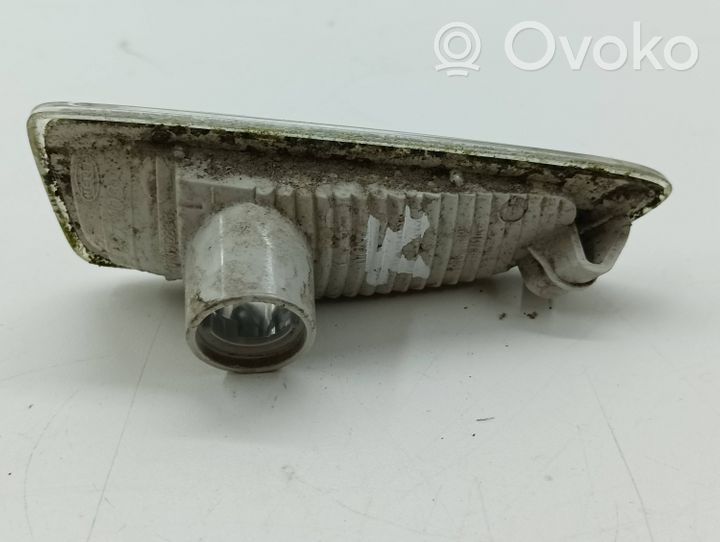 Opel Astra J Indicatore di direzione del parafango anteriore 13273104