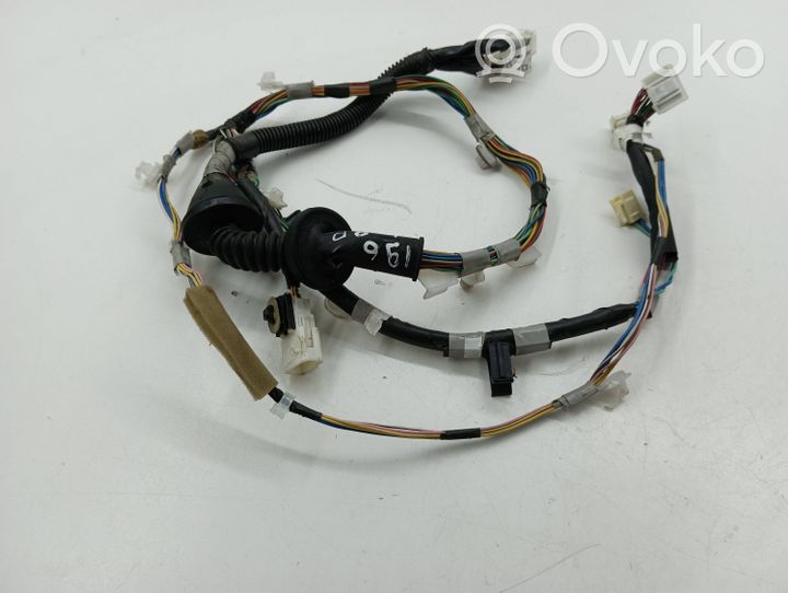 Toyota Corolla Verso AR10 Проводка передних дверей 82152