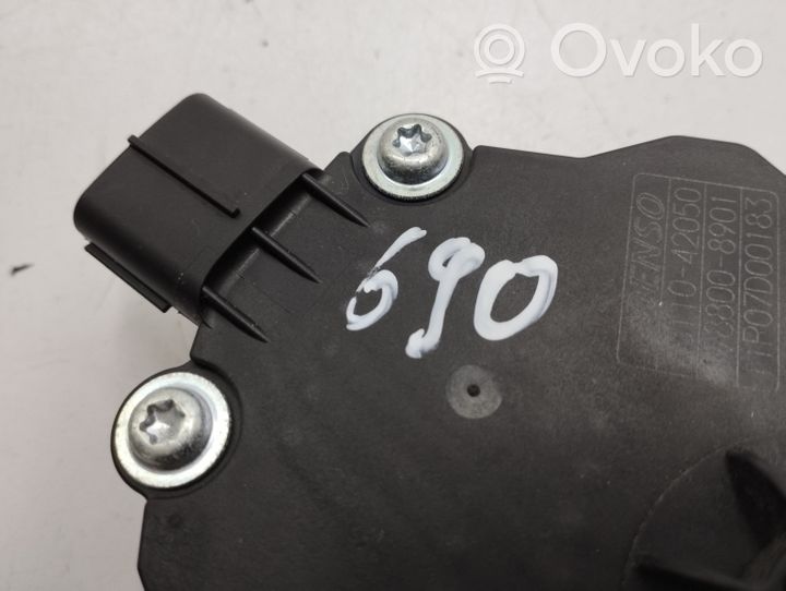 Toyota RAV 4 (XA40) Pedale dell’acceleratore 7811042050