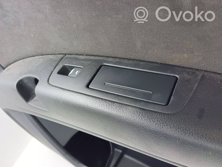 Audi Q7 4L Rivestimento del pannello della portiera posteriore 4L0867306