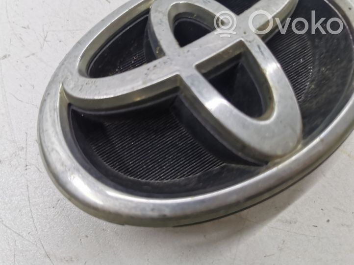 Toyota Corolla E120 E130 Mostrina con logo/emblema della casa automobilistica 7531102120