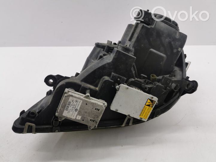 Mercedes-Benz ML W164 Lampa przednia A0028206026