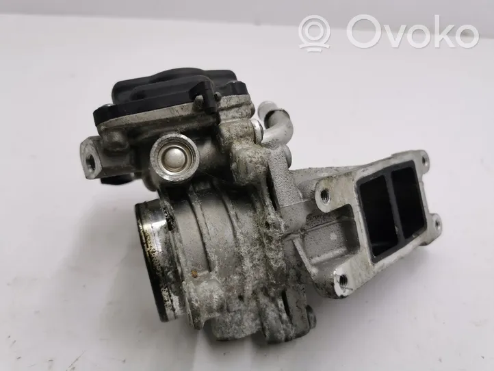 Volkswagen PASSAT B8 Throttle valve 04L128063AA