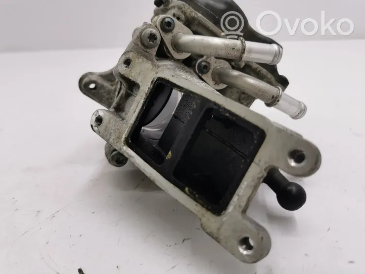 Volkswagen PASSAT B8 Throttle valve 04L128063AA