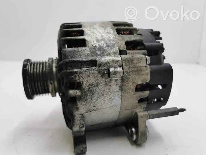 Volkswagen PASSAT B8 Alternator CBGD0120C031