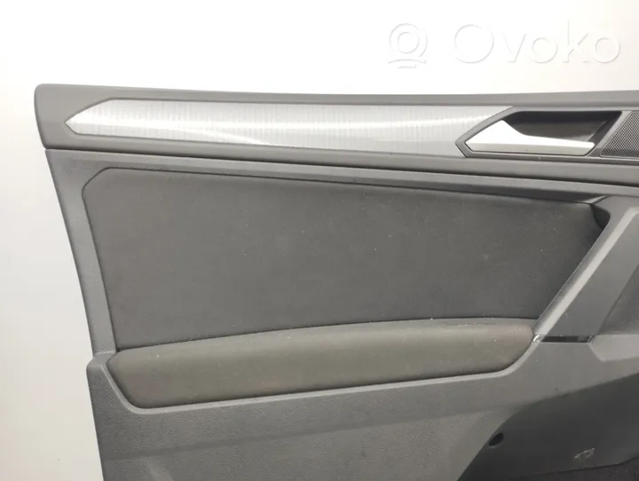 Volkswagen Tiguan Boczki / Poszycie drzwi przednich 5NC867011F