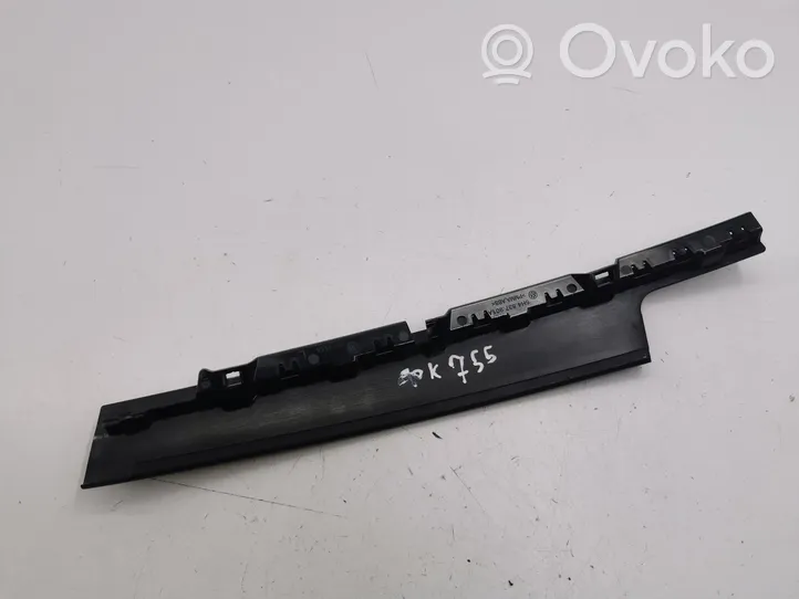 Volkswagen Golf VIII Moulures des vitres de la porte avant 5H4837901A