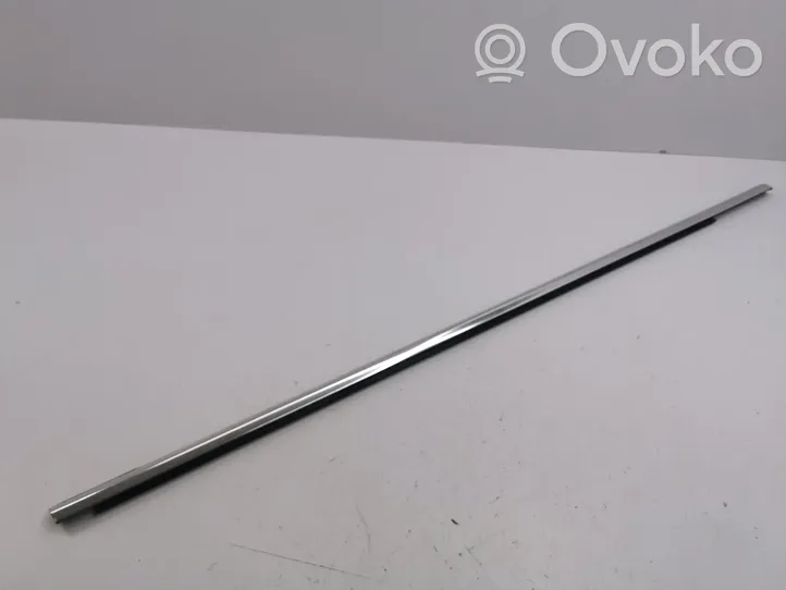 Volkswagen Golf VIII Rivestimento modanatura del vetro della portiera anteriore 5H4839475A