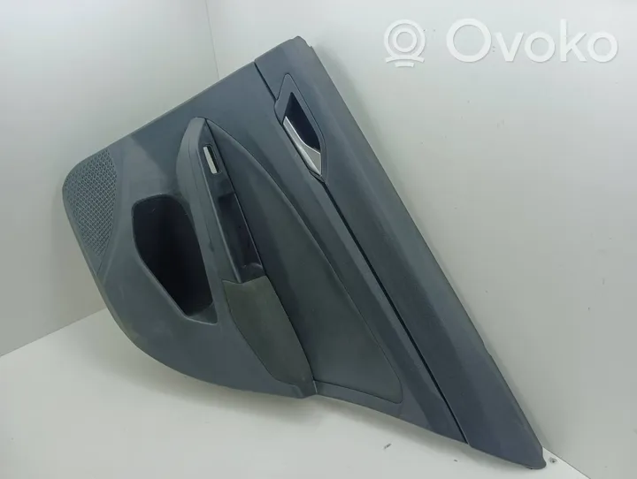 Volkswagen Golf VIII Rivestimento del pannello della portiera posteriore 5H6867212