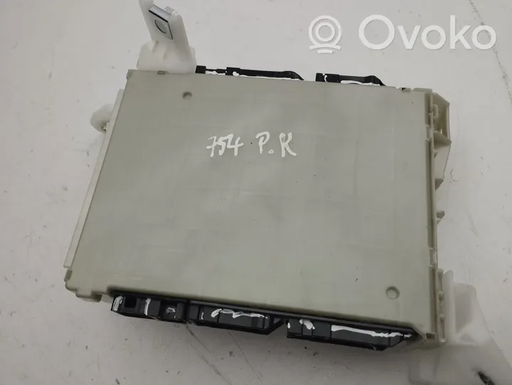 Toyota Corolla E210 E21 Module de fusibles 8273002P80A