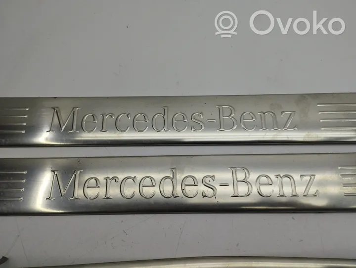 Mercedes-Benz CLS C218 X218 Zestaw listew progowych (wewnętrznych) A2126861136